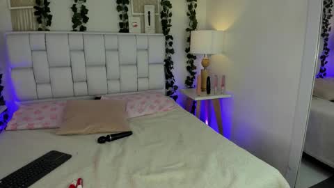 lola y juan online show from December 17, 3:44 am