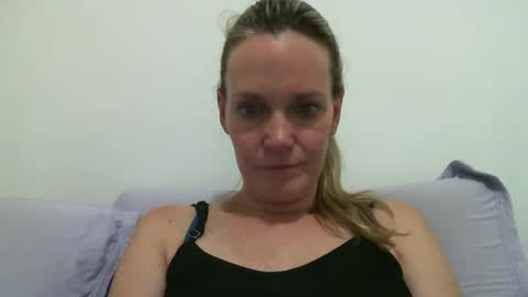 Snapshot of crazyanny chatting on January 19, 1:32 am Anny online show from January 19, 1:32 am