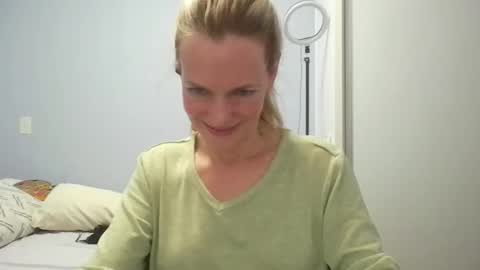 Anny online show from March 8, 12:40 am