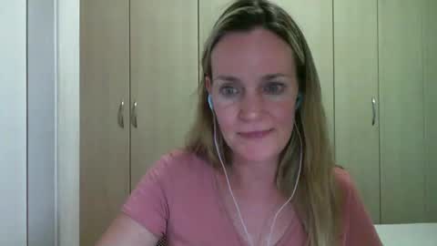 Snapshot of crazyanny chatting on February 12, 10:48 pm Anny online show from February 12, 10:48 pm