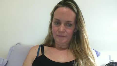 Snapshot of crazyanny chatting on February 1, 12:29 am Anny online show from February 1, 12:29 am