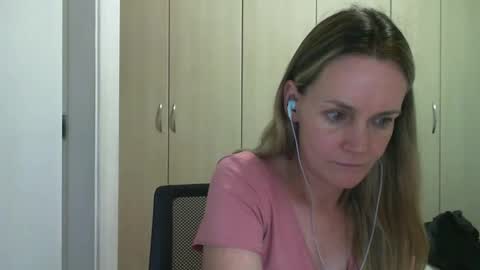 Snapshot of crazyanny chatting on March 4, 9:54 pm Anny online show from March 4, 9:54 pm