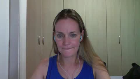 Snapshot of crazyanny chatting on February 28, 10:06 pm Anny online show from February 28, 10:06 pm