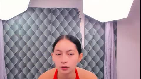 cristal_thompson_ online show from October 29, 12:20 pm