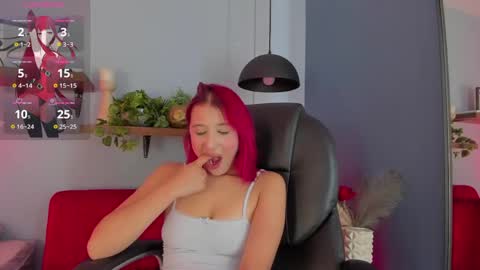 cristalfoxy_ online show from April 4, 8:51 pm