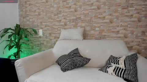 Snapshot of cristina_fernando chatting on December 24, 10:06 pm soycriss online show from December 24, 10:06 pm