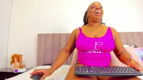 Snapshot of cristinsexy_ chatting on February 27, 10:37 am Cristina online show from February 27, 10:37 am