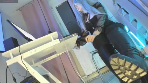 Cruel Siren online show from October 1, 6:57 pm