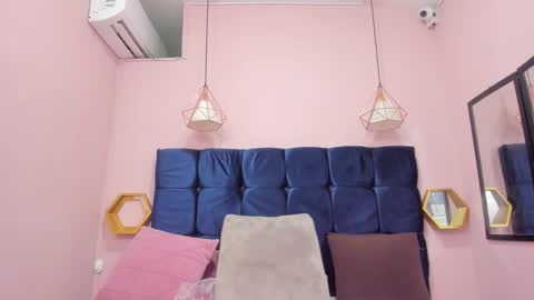 crystal_butterfly1 online show from November 14, 4:29 pm