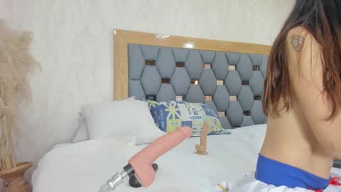 crystal_sm online show from January 18, 3:03 am