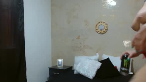 Snapshot of crystal_starx chatting on March 12, 7:58 pm Crystal Blaze online show from March 12, 7:58 pm