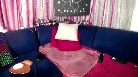 crystaljes online show from April 1, 6:05 pm