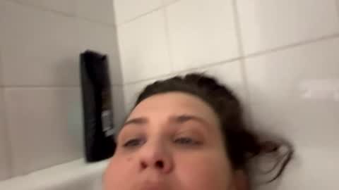 Snapshot of crystalspring chatting on November 1, 2:05 am crystalspring online show from November 1, 2:05 am