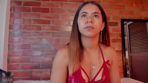 Snapshot of crystalvazquez chatting on December 13, 10:13 pm Soy Crystal online show from December 13, 10:13 pm