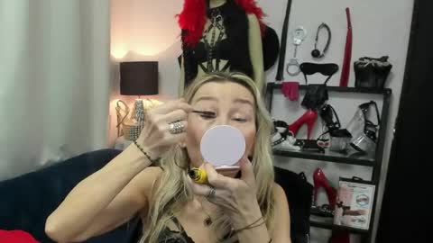 CrystalHotty online show from April 16, 4:35 am