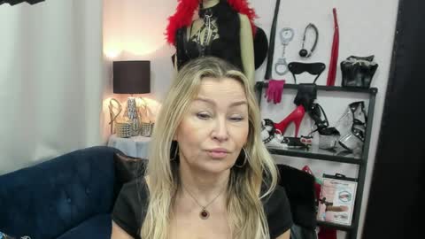 CrystalHotty online show from April 2, 5:16 am