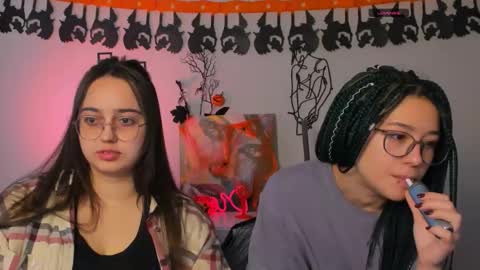 Snapshot of crysten878 chatting on October 31, 9:35 am crysten878 online show from October 31, 9:35 am