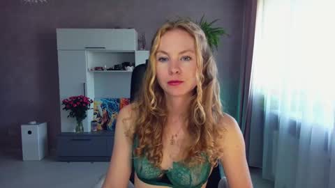 Snapshot of cuddle_kitten chatting on September 14, 6:55 am Alexia online show from September 14, 6:55 am