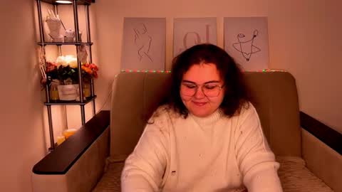 Snapshot of curvy_janie chatting on December 12, 7:19 am Jane online show from December 12, 7:19 am