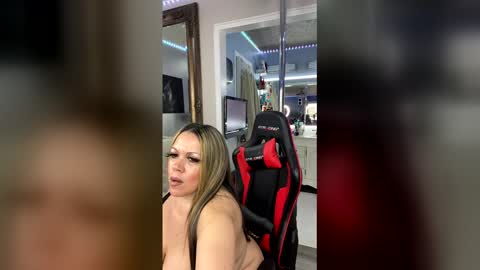 curvyfunlover online show from February 27, 2:39 pm