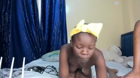 Snapshot of curvyjoan chatting on December 14, 9:51 am curvyjoan online show from December 14, 9:51 am