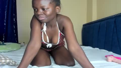 Snapshot of curvyjoan chatting on February 15, 8:22 am curvyjoan online show from February 15, 8:22 am