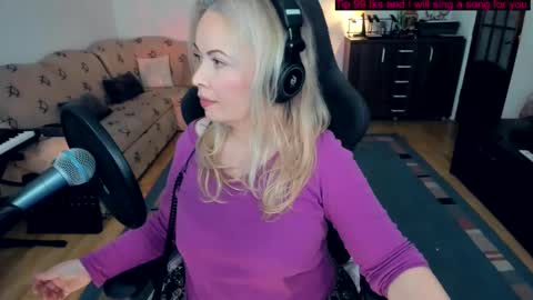 Whitney Lynn online show from December 20, 12:08 am