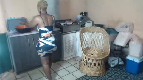 Snapshot of curvypear76x chatting on January 7, 1:03 pm curvypear76x online show from January 7, 1:03 pm