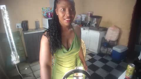 Snapshot of curvypear76x chatting on October 7, 9:14 am curvypear76x online show from October 7, 9:14 am