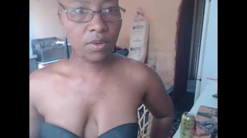 Snapshot of curvypear76x chatting on December 17, 10:55 am curvypear76x online show from December 17, 10:55 am