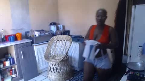 Snapshot of curvypear76x chatting on December 4, 7:17 am curvypear76x online show from December 4, 7:17 am