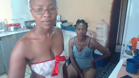 Snapshot of curvypear76x chatting on December 13, 10:51 am curvypear76x online show from December 13, 10:51 am
