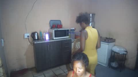 curvypear76x online show from February 13, 12:29 pm