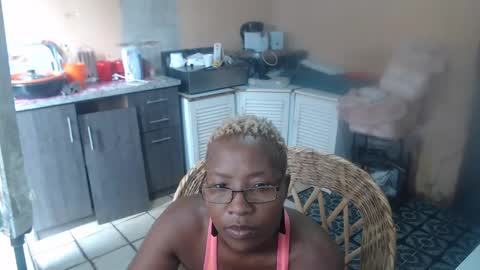 Snapshot of curvypear76x chatting on December 9, 2:06 pm curvypear76x online show from December 9, 2:06 pm
