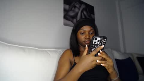 Liya online show from November 21, 5:15 pm