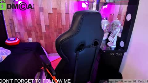    Independent Model online show from February 3, 7:29 pm