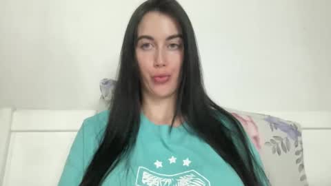 cute_kriss94 online show from April 22, 6:16 pm