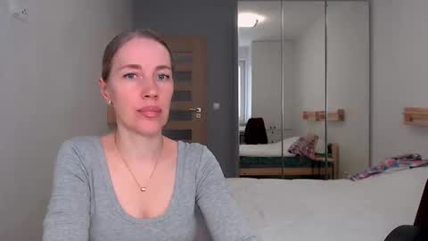 cute_lion_ online show from April 19, 1:11 pm