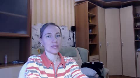 cute_lion_ online show from April 6, 2:29 pm