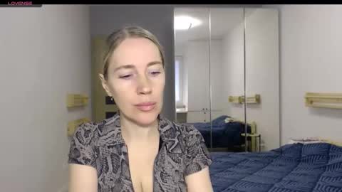 cute_lion_ online show from December 20, 12:31 pm