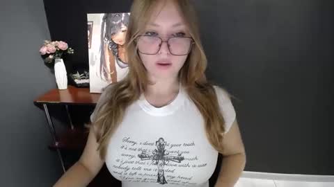 Snapshot of cute_minx chatting on September 14, 7:28 am Veronica online show from September 14, 7:28 am