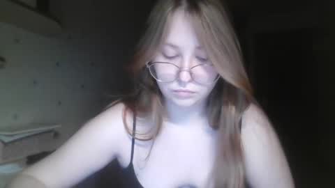 Snapshot of cute_minx chatting on December 21, 10:30 pm Veronica online show from December 21, 10:30 pm