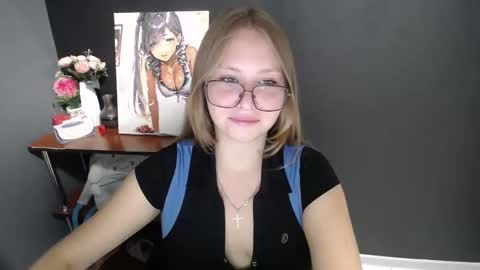 Snapshot of cute_minx chatting on September 10, 6:35 am Veronica online show from September 10, 6:35 am