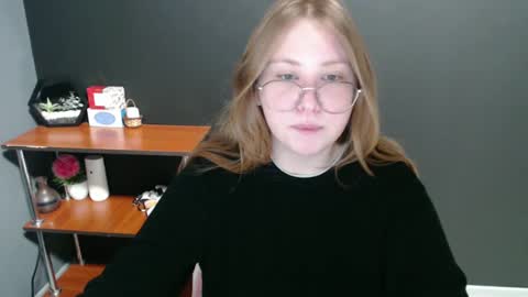 Snapshot of cute_minx chatting on January 4, 7:34 am Veronica online show from January 4, 7:34 am