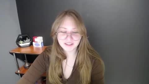 Snapshot of cute_minx chatting on February 11, 7:12 am Veronica online show from February 11, 7:12 am