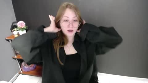 Snapshot of cute_minx chatting on February 26, 7:23 am Veronica online show from February 26, 7:23 am