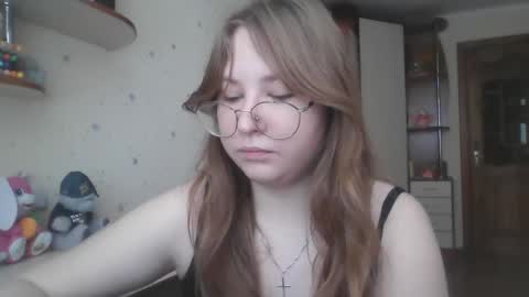 Snapshot of cute_minx chatting on February 13, 10:34 am Veronica online show from February 13, 10:34 am