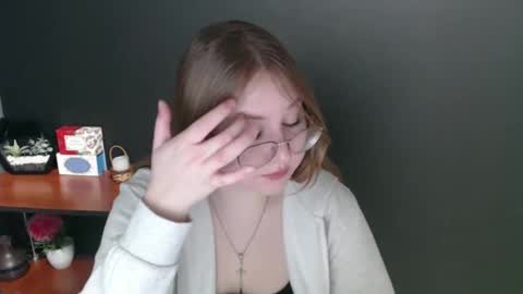 Snapshot of cute_minx chatting on January 16, 7:28 am Veronica online show from January 16, 7:28 am