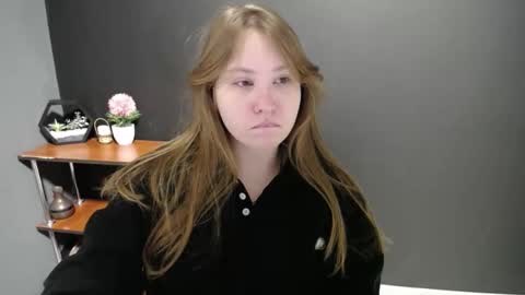 Snapshot of cute_minx chatting on February 24, 7:20 am Veronica online show from February 24, 7:20 am
