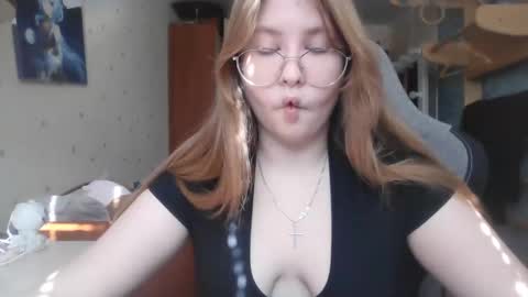 Snapshot of cute_minx chatting on March 10, 8:28 am Veronica online show from March 10, 8:28 am